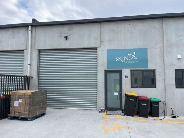 2/7 Lake Bryndwr Lane Burnside_1