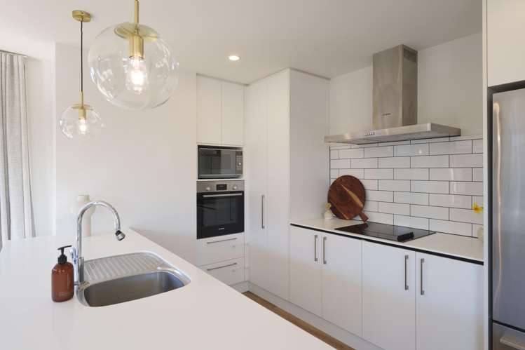 10 Helicon Street_1