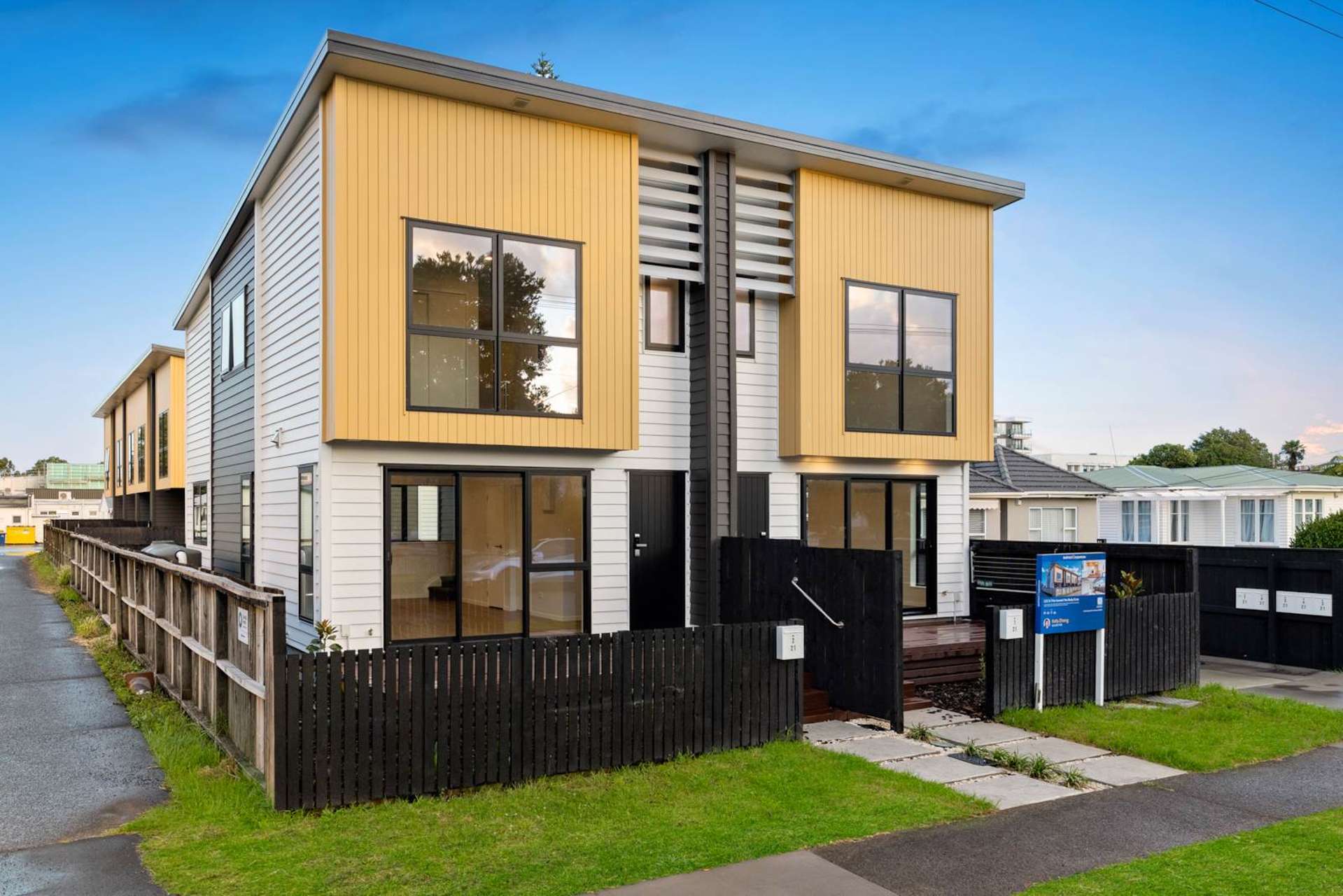 2/21 Peachgrove Road Te Atatu Peninsula_0
