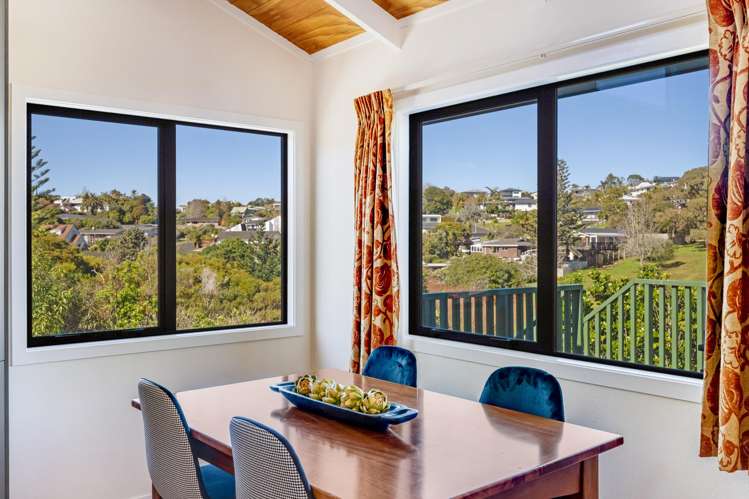 10 Oliver Twist Avenue Mellons Bay_12