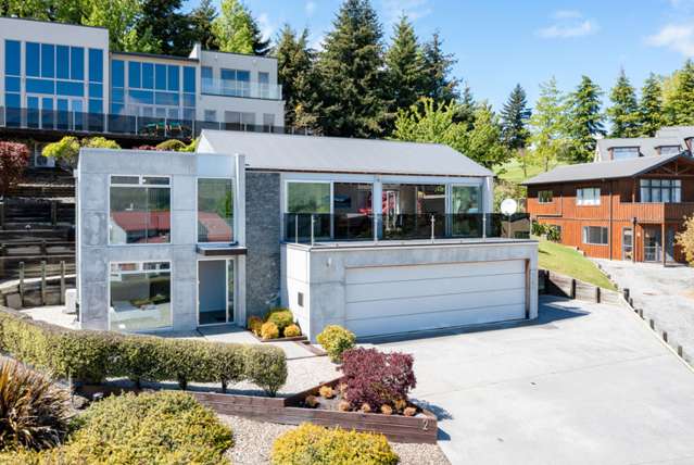 Ping-pong bidding pushes price of two-bed Wanaka pad to $2.26m