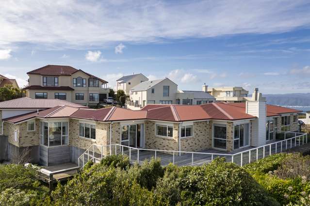 SUPER-SIZED LIVING AND VIEWS