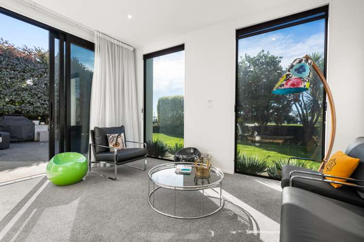 25 Main Road Redcliffs_14