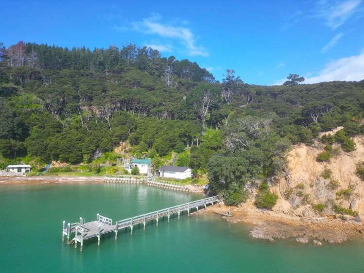 219-222/DP7675 Bon Accord Harbour Kawau Island_22