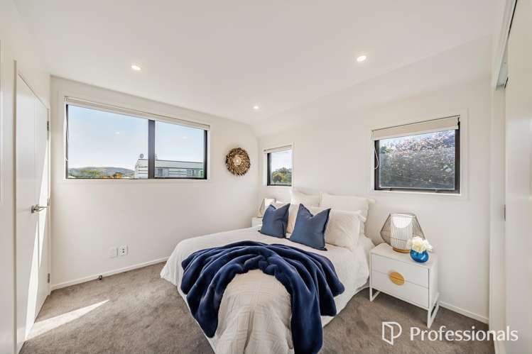 2/97 Whites Line East Waiwhetu_11