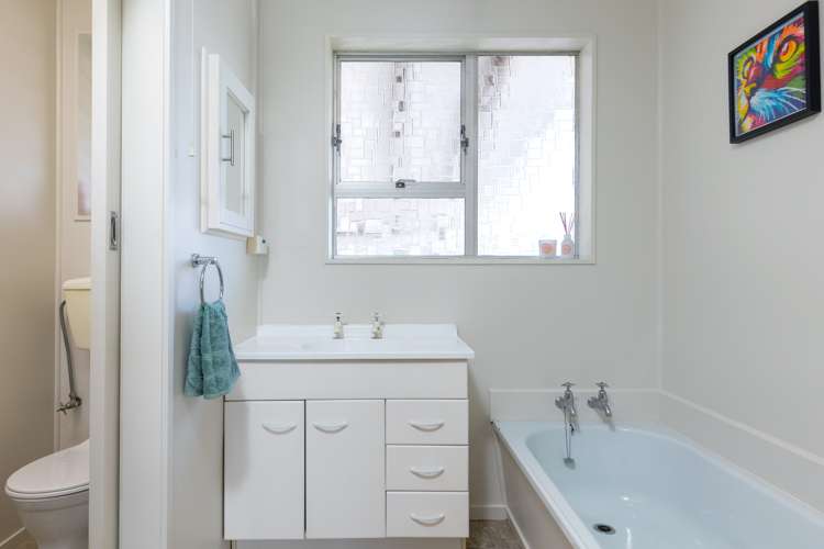 5 Newbourne Crescent Redwoodtown_12