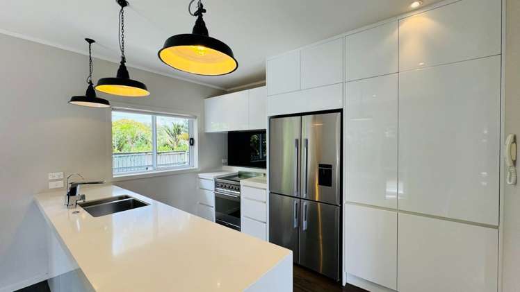 32 Isobel Road Greenhithe_3