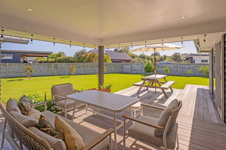 44 Longreach Drive Cooks Beach_1