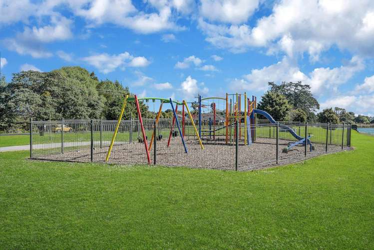 4 Iwinuku Crescent Wattle Downs_28