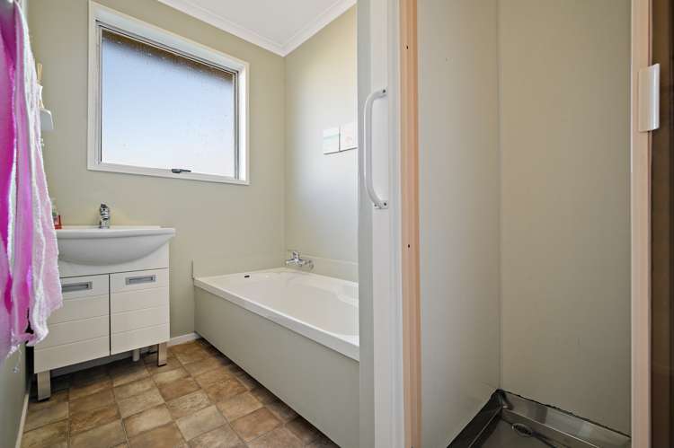 2/110 Barbour Street Waltham_13