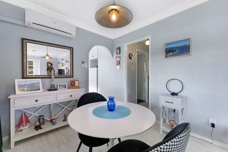 2/14 Burns Street Westown_21