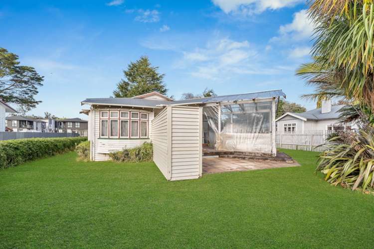 65 Beach Road Pahurehure_11