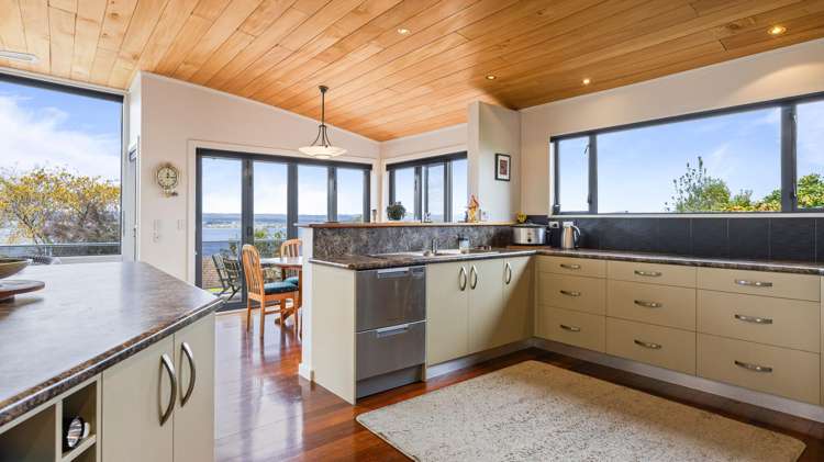 2/50 Wakeman Road Acacia Bay_10