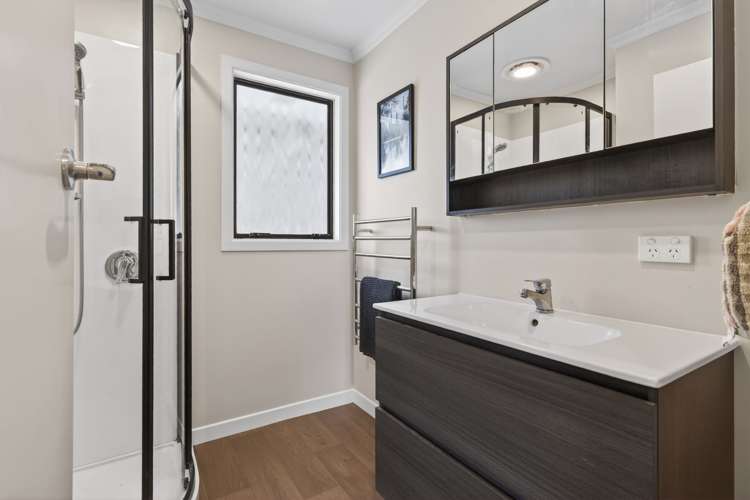 5 Cemetery Road Sanson_10