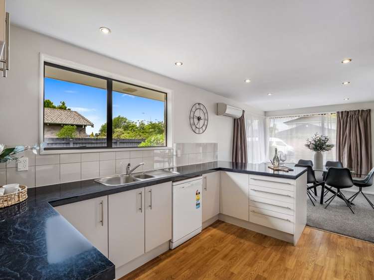 49 Yellowstone Crescent Burwood_17