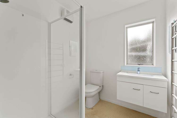 2/2 East Coast Road Milford_8