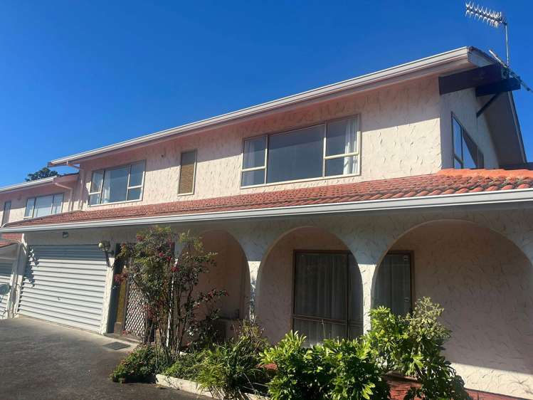 2/5 Pukerangi Crescent_0