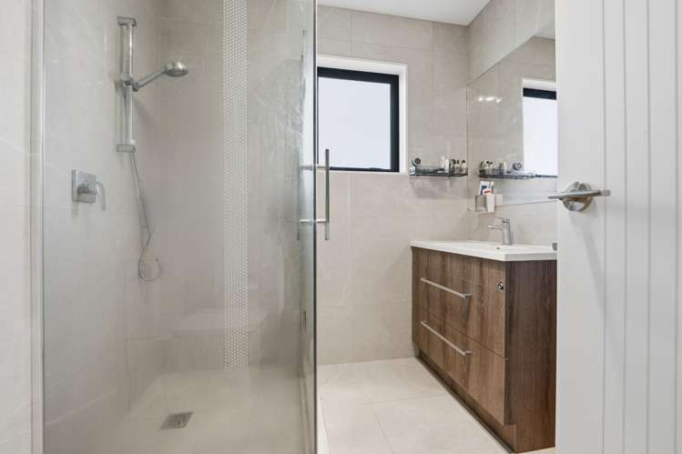 7/3 Royal View Road Te Atatu South_7