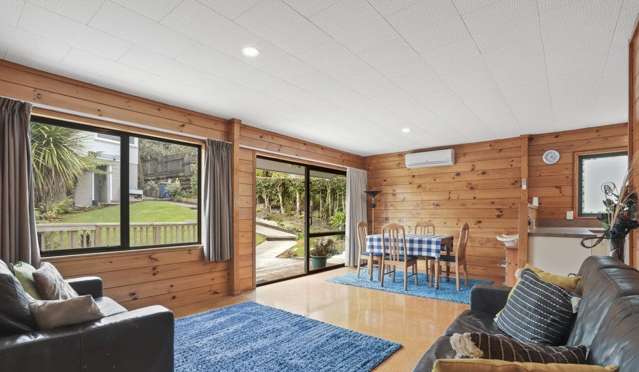 12A Highland Avenue Titirangi_1