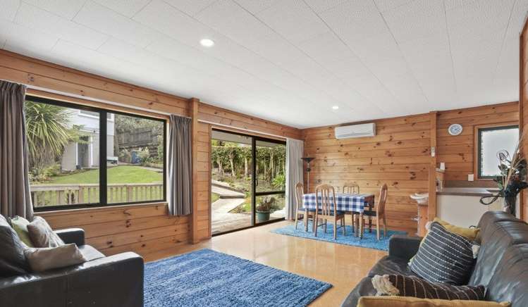 12A Highland Avenue Titirangi_1