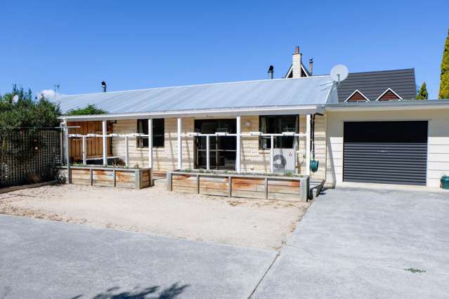 SUNNY LIVING IN KUROW