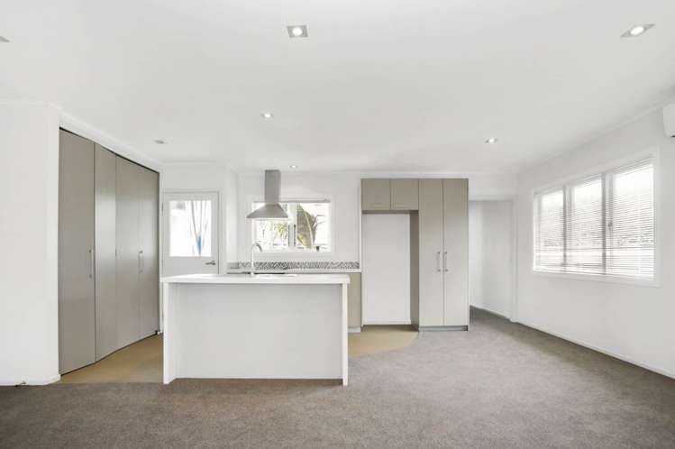 6 Rixon Place Te Atatu Peninsula_1