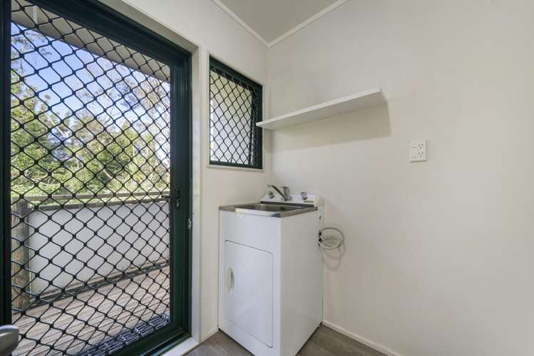 1/15 Beverly Place New Lynn_12