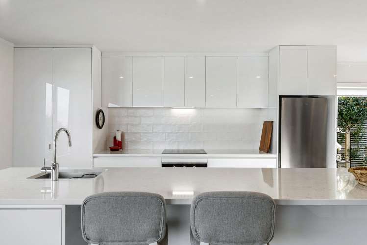 28b Beach Road Manly_15