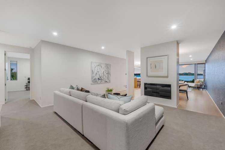 2/42 Bramley Drive Farm Cove_13