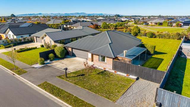 Stylish, Spacious & Ready to Move In !