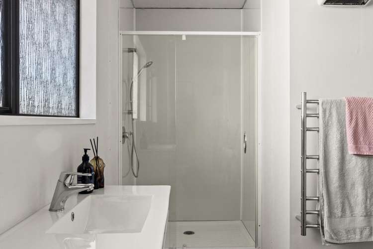 901A Dufferin Street Akina_13
