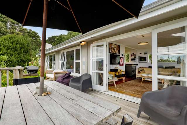 Bach 41 - Wai-iti Beach Retreat 30 Beach Road Waiiti_2