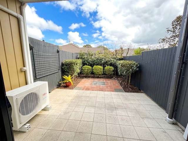 Huntington Drive at its best - two bedroom tow...