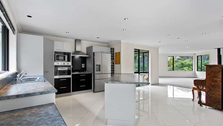 129 Stoney Creek Drive Waitakere_10