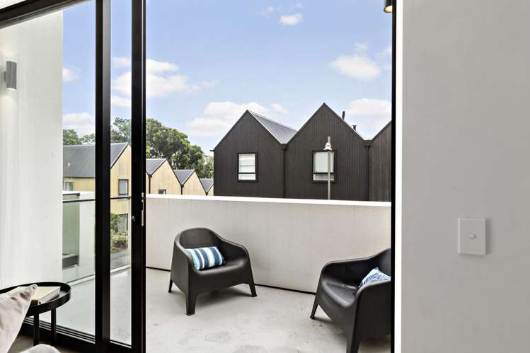 15 Jean Caldwell Way Island Bay_10