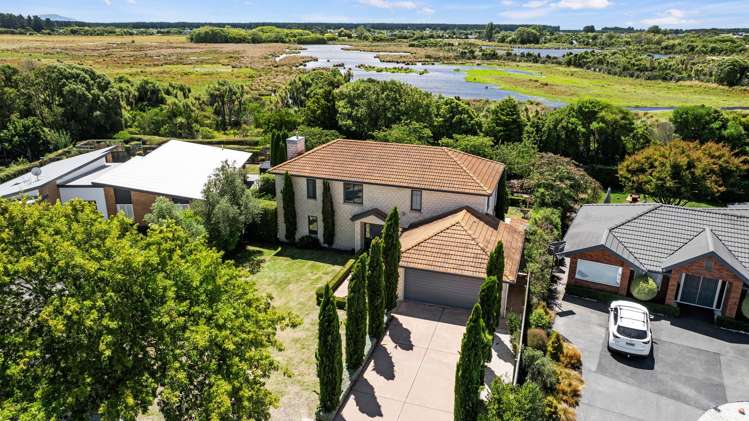 61 Travis Country Drive Burwood_28