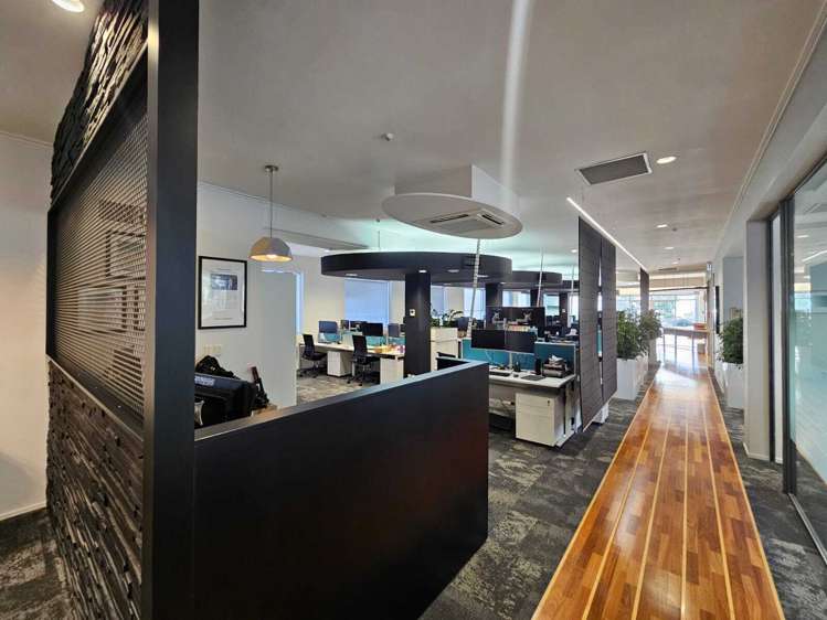 Front/87 Hurstmere Road Takapuna_1