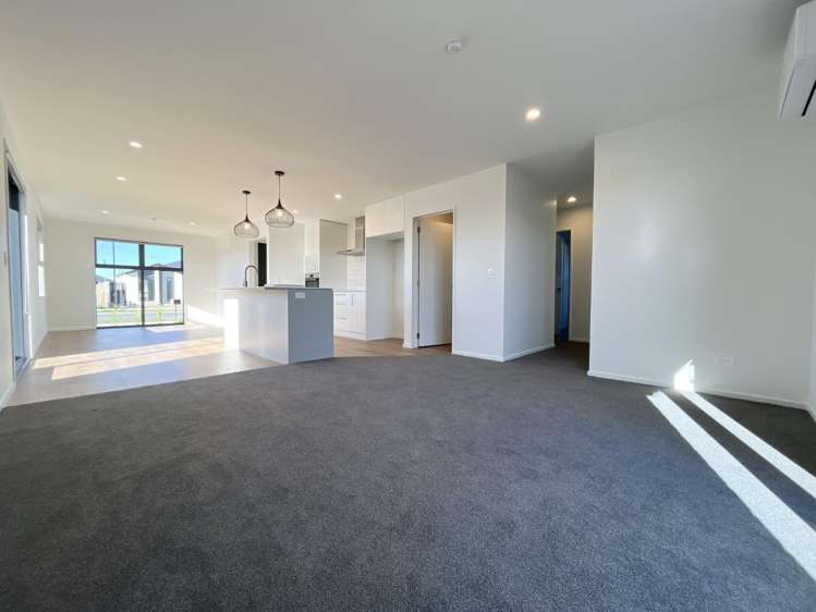 17 Silvergrass Way 11103_6