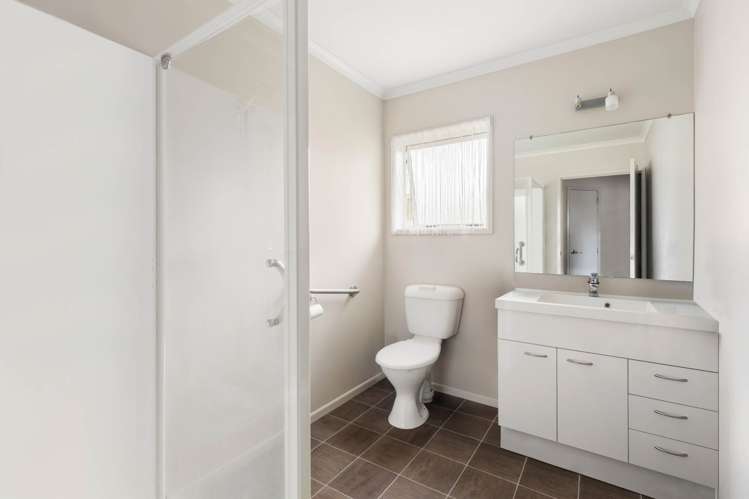 8/8 Village Place Tuakau_8