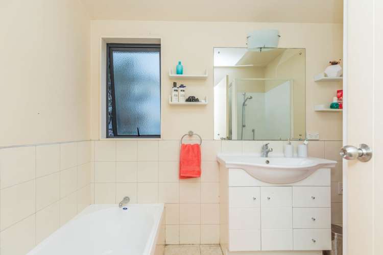 19 Springwater Vale Unsworth Heights_12