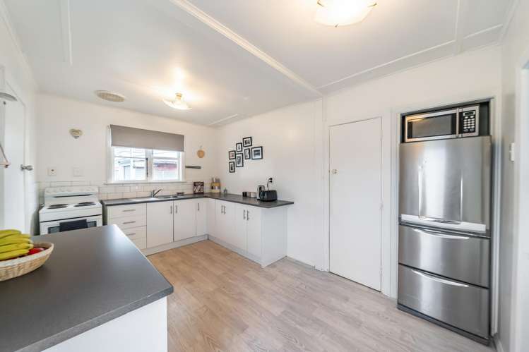 2 Davis Grove Wainuiomata_7