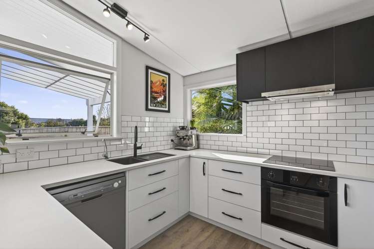 25 Waiwera Place Merrilands_19