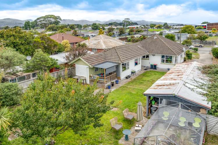 221 Breezes Road Aranui_1