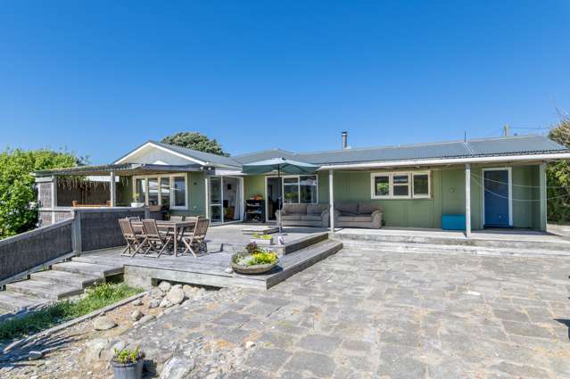 15 Mahoe Street Otaki Beach_1