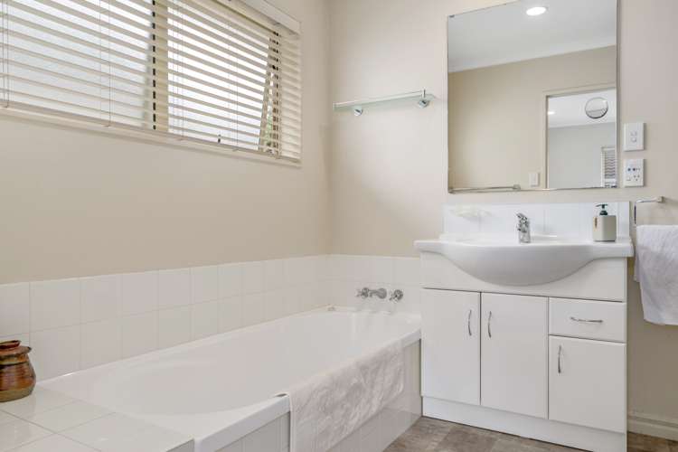 42 Stephens Place Hairini_12