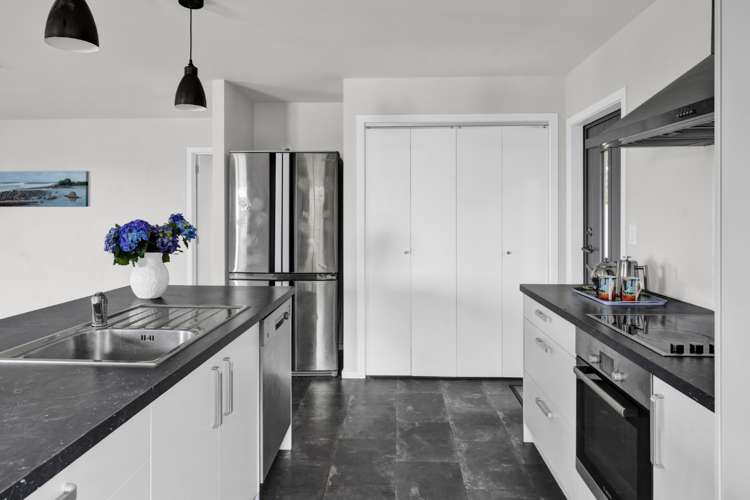 102 Seaview Road Westown_10