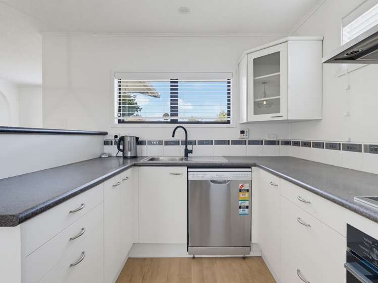 33 Joanna Place Deanwell_5