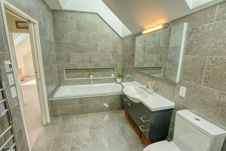 90 The Strand Okarito_13