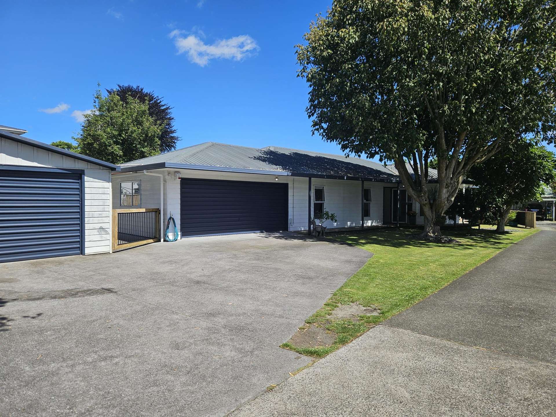 63A Beach Road Pahurehure_0