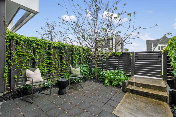 2/4 Glen Atkinson Street St Heliers_1